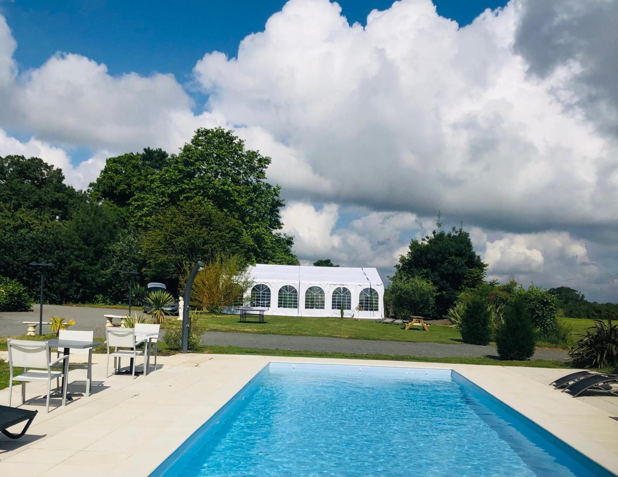 Hotel Particulier Chateau Des Marais Proximite Et Vue Sur Le Lac De Grand Lieu Saint-Philbert-de-Grand-Lieu Exterior photo